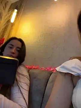 Chatroom XXX en direct de Antonella_Julieta