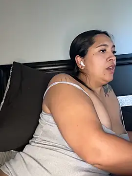 latina_curvy22's Webcam Show