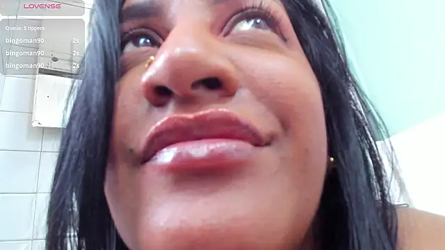 LadyNahir live XXX chat