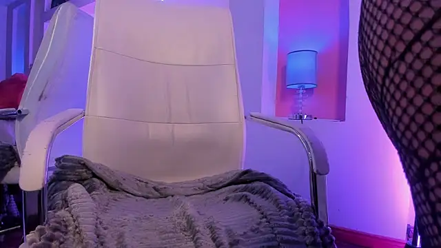 HollyPeach Chat XXX in diretta