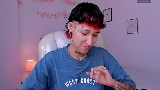 Chat +18 de Luci_Rose ao vivo