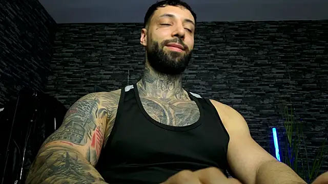 MasculineGuy99's Live XXX Chat