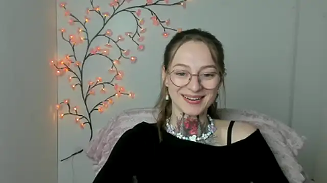 Esmi_Winter Chat XXX live