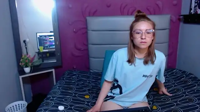 casandraroberthrs707's Live XXX Chat