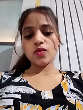 Naina11100 在線直播表演