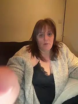 Czat XXX na żywo – Busty-GilfQuinn