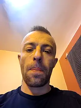 Živý XXX chat Adrian26pl