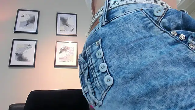 Онлайн чат XXX HannaBrave