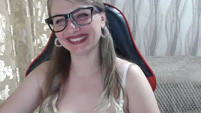 Онлайн чат XXX LioraW