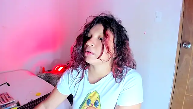 Emily_Coper18 即時 XXX 聊天