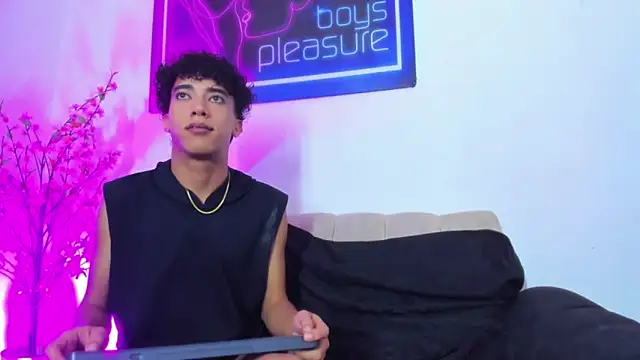 Pleasure_boys_hot's Webcam Show