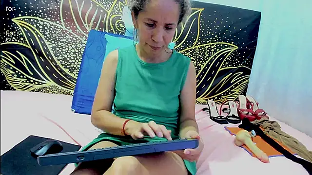 Chat +18 de mrs_angelica ao vivo