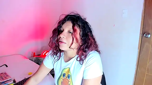 Chat XXX en directo de Emily_Coper18