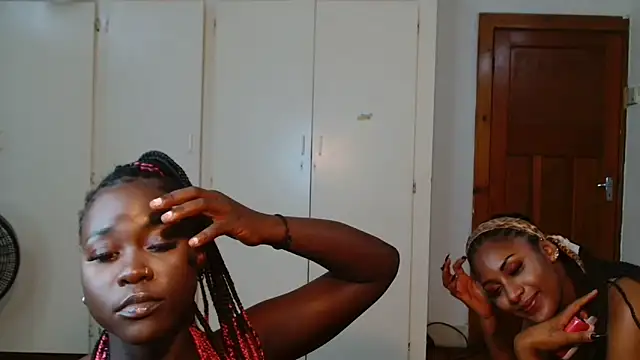 Moreish-06 Chat XXX in diretta