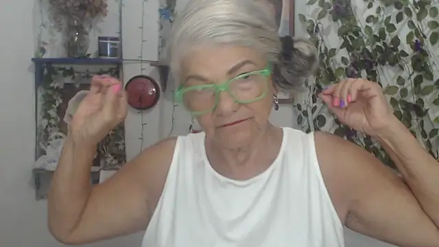 FunnyGrandma Show Webcam