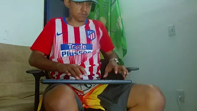 Show de skinny23cm na webcam