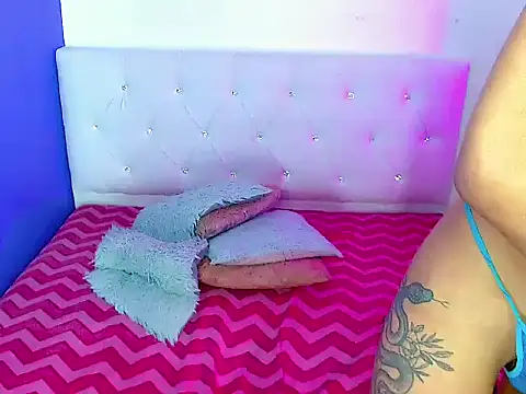 x_isabella_x élő XXX-chatje