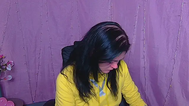 LauraFinn Adlı Modelin Canlı XXX Sohbeti