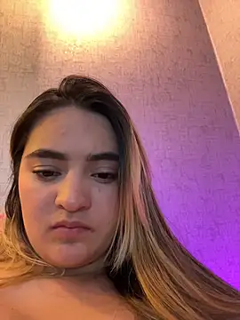 Antonella_Julieta Adlı Modelin Canlı XXX Sohbeti