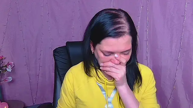 Chatroom XXX en direct de LauraFinn