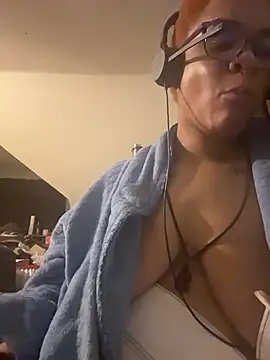 nickytheehawtie: онлайн-секс-чат