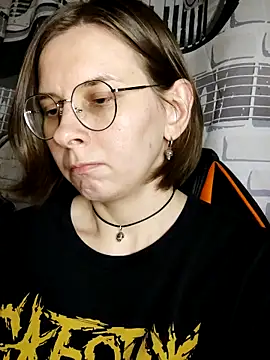 Aashikalaa Adlı Modelin Canlı XXX Sohbeti