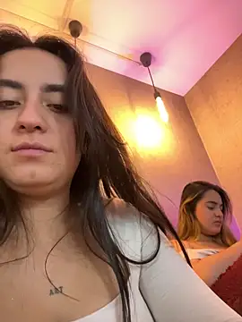 Chatroom XXX en direct de Antonella_Julieta