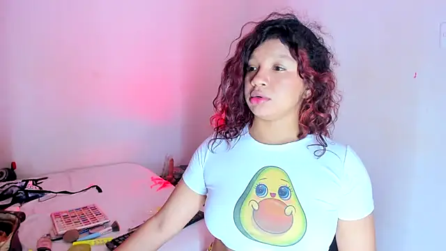 Chatroom XXX en direct de Emily_Coper18