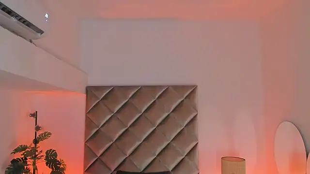 Chat +18 de malaia_hills ao vivo