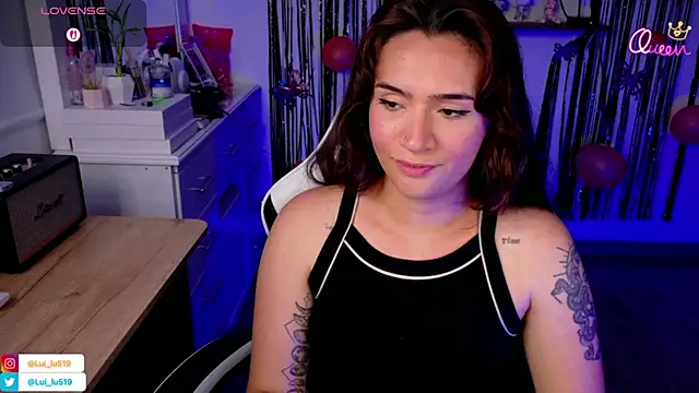 XXX chat uživo modela ImLui_lu
