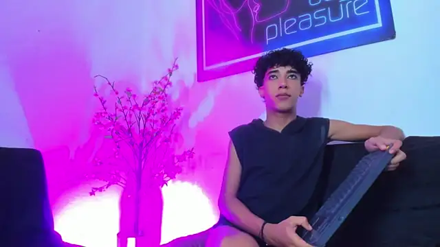 Онлайн чат XXX Pleasure_boys_hot