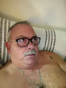 bylytom24's Live XXX Chat