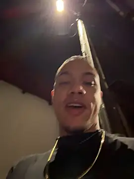 AlphaMasterXxx: вебкам-шоу