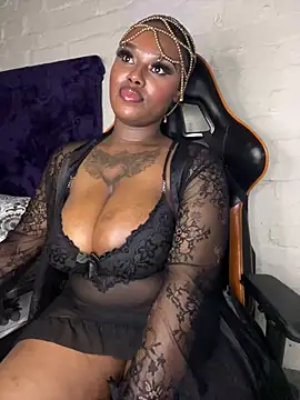 Show de QUEEN_NOBUHLE_FEMDOM_777 na webcam