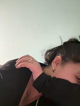 Aloyenita 现场XXX聊天