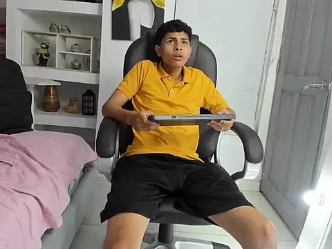 Show modela Nico_Viper_ na web-kameri