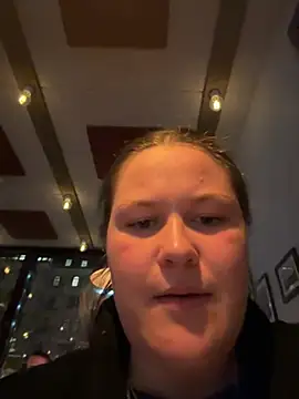 justsomeoneuknow's Webcam Show