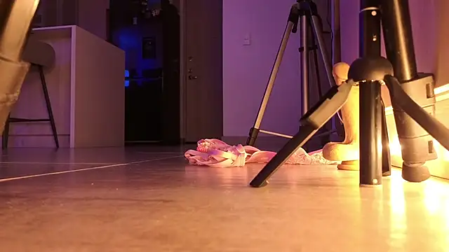 XXX chat uživo modela mandi4pole_