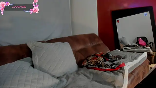 La_Diabla_111_: онлайн-секс-чат