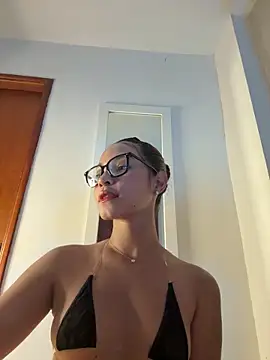 دردشة AkiraY10 الجنسية المباشرة