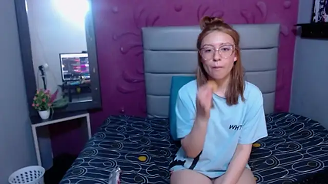 casandraroberthrs707's Live XXX Chat