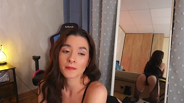 LucyDeLuca's Live XXX Chat