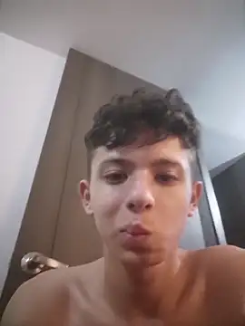 Daniel_Royn Live XXX chat