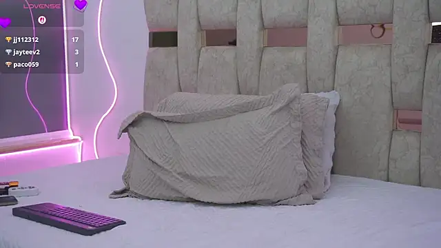 Fernanda_thail_ 网络视讯表演