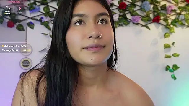 saraBow's Live XXX Chat