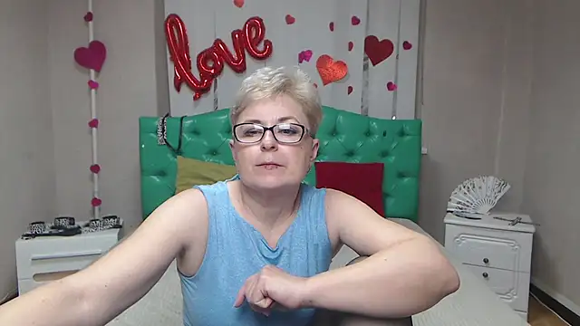 EmiliaGree: онлайн-секс-чат