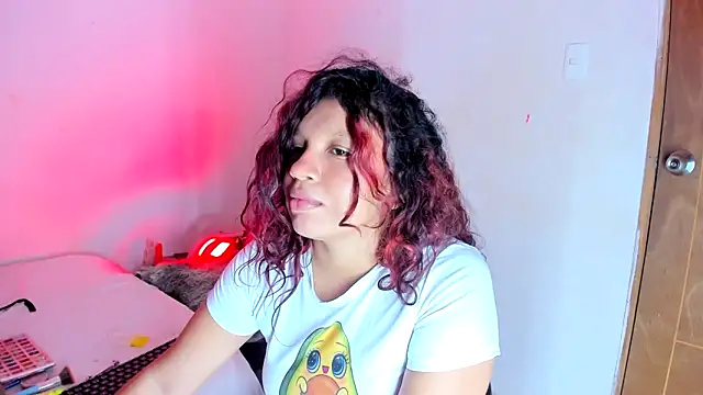 Emily_Coper18 Live XXX-Chat