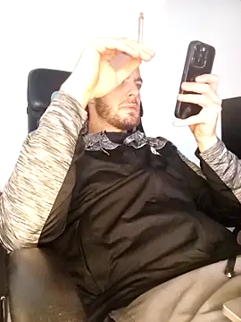 Chatroom XXX en direct de THE_CHEEKY_ALPHA