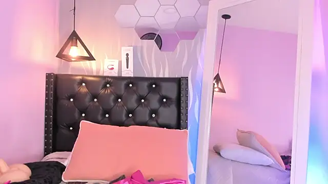 lucia-cute Adlı Modelin Canlı XXX Sohbeti