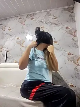 CristalHeart_ Adlı Modelin Canlı XXX Sohbeti